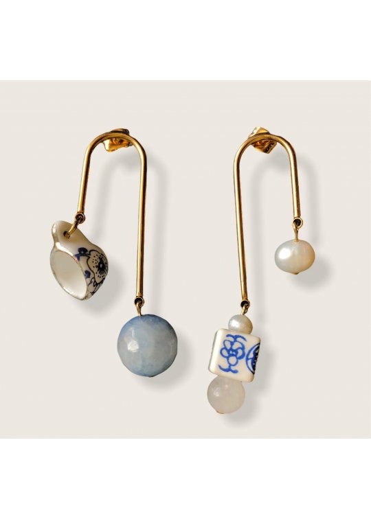 Geometrical earrings with mini cup...