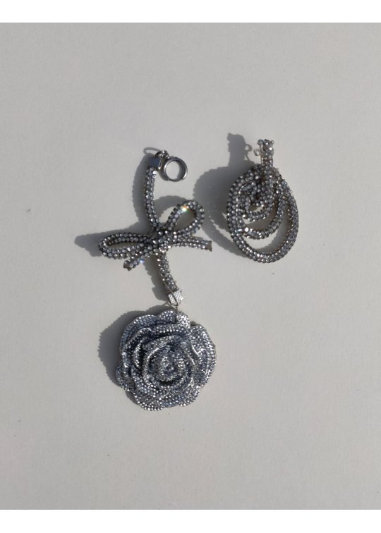 Boucle d'oreille fleur asymétrique