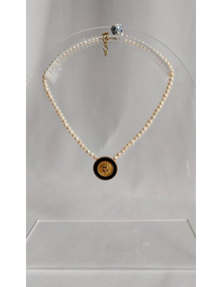 Collier perles d'eau douce et bouton Versace
